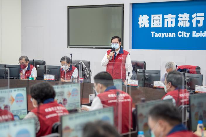 鄭市長表示市政服務智慧化、無紙化是未來趨勢