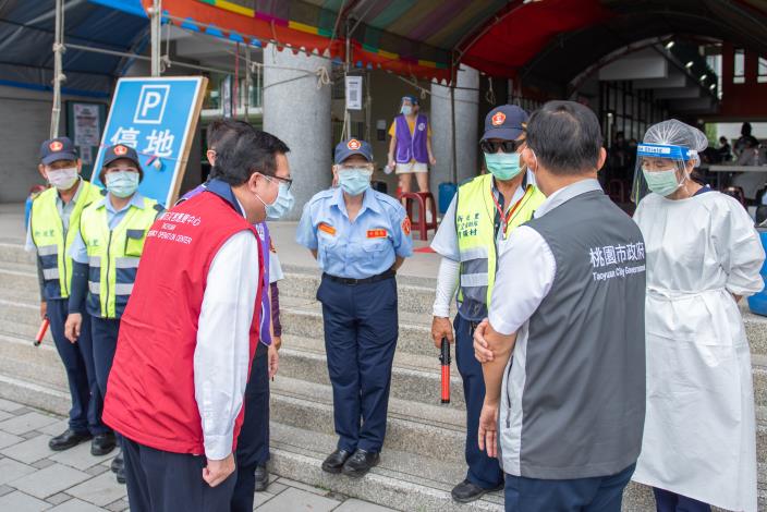 鄭市長親自感謝社區接種站服務團隊