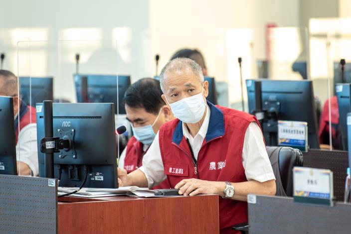 農業局長郭承泉表示，永安漁港及竹圍漁港已開放直銷中心餐飲區，將持續落實防疫規範