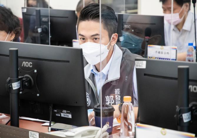 經發局長說明，「你吃飯，我買單」振興方案相關配套措施