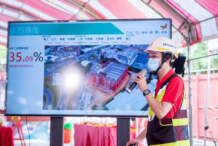 新建工程處副總工程司趙士德說明工程進度