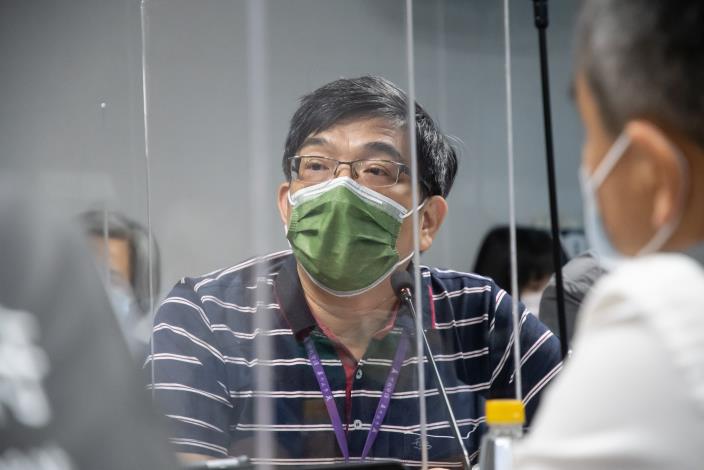 社會局副局長許敏松進行報告