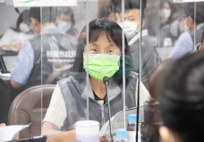 衛生局副局長陳麗娟進行報告