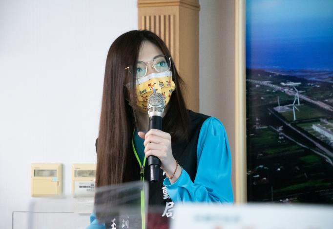 就業服務處處長劉玉儀進行簡報說明