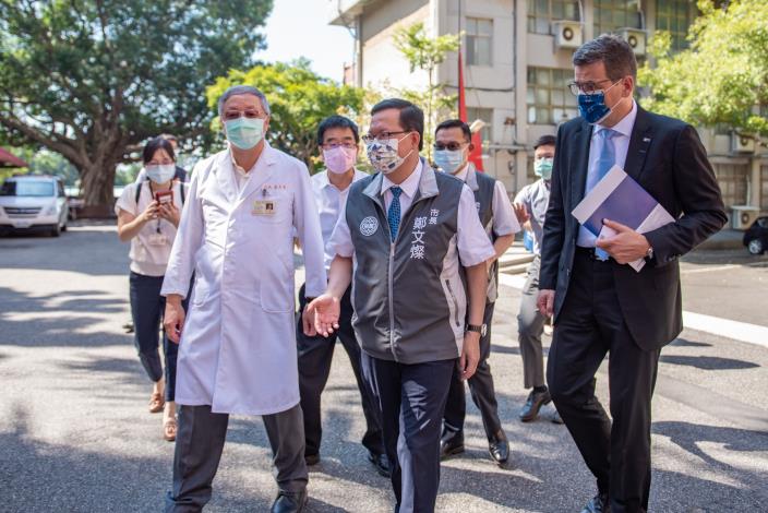 鄭市長感謝德方支持台灣購買BNT疫苗的計畫，積極協助BNT疫苗來台