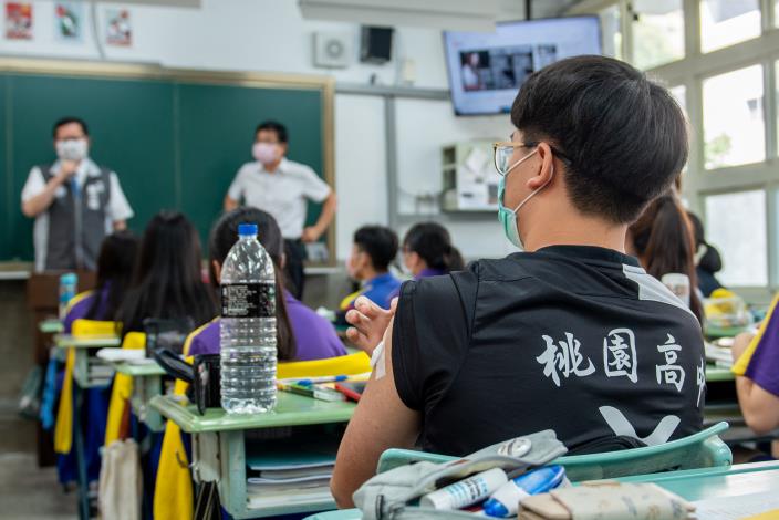 學生如接種後感到不適，經家長同意後可請1至3天的疫苗假