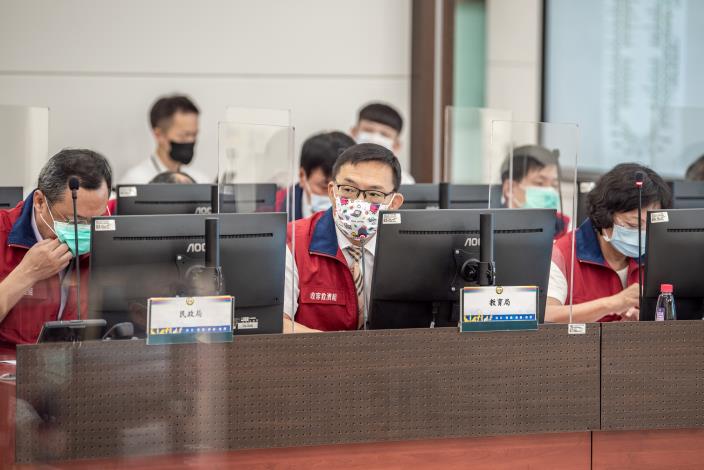 教育局長林明裕說明學生施打BNT疫苗的情形