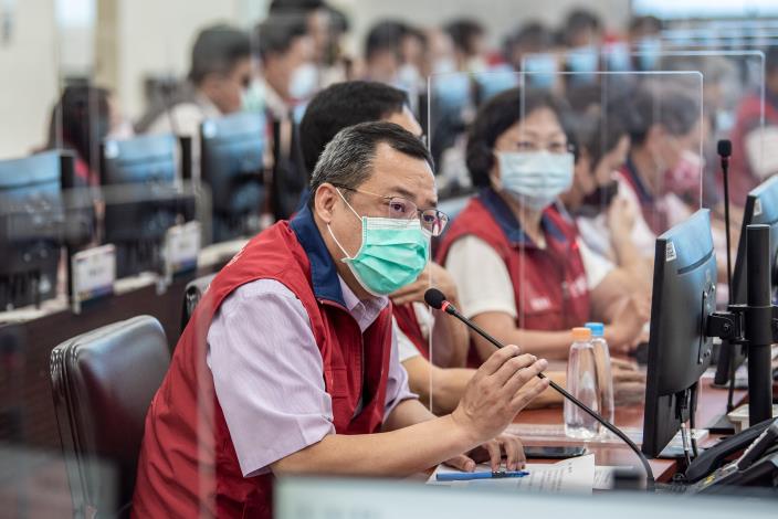 民政局長陳靜航談到市民活動中心租用卡拉OK設備的規範