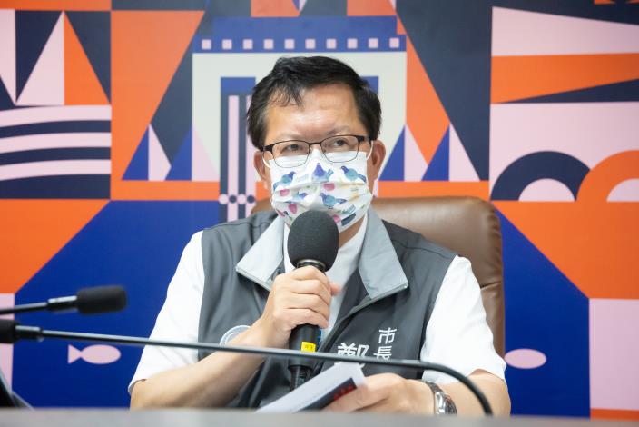 市長表示，10月進入疫苗施打高峰期，桃園將重新評估提高疫苗接種服務量能，避免造成民眾預約不到的情形