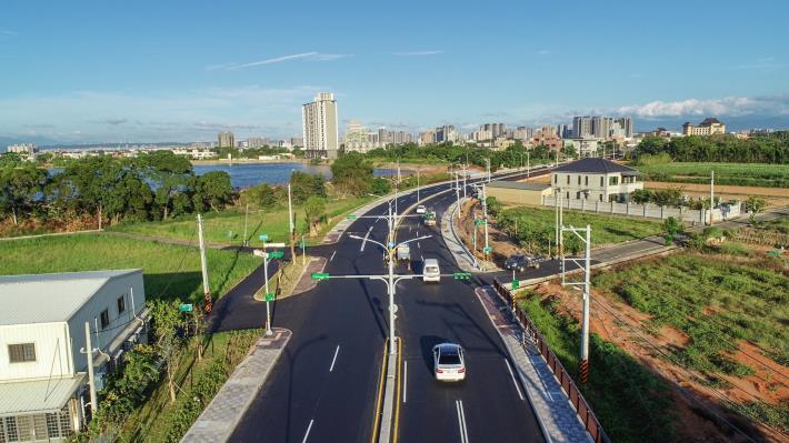 「桃42線月桃路拓寬工程」完成之後，可串聯觀音草漯都市計畫區及桃園高鐵特定，帶動周邊整體地區的發展