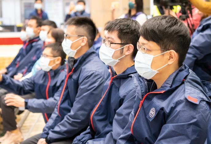 消防局同仁出席捐贈儀式