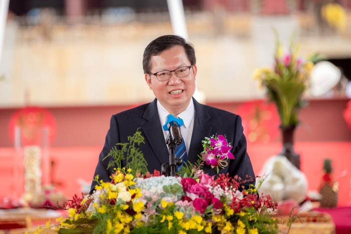 鄭市長表示，桃園站在受疫情影響的海嘯第一排，卻未出現失業率攀升的情況，反而創造更多工作機會的選擇