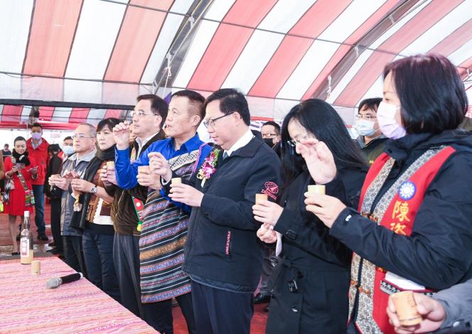 貴賓們進行祭拜祈福儀式