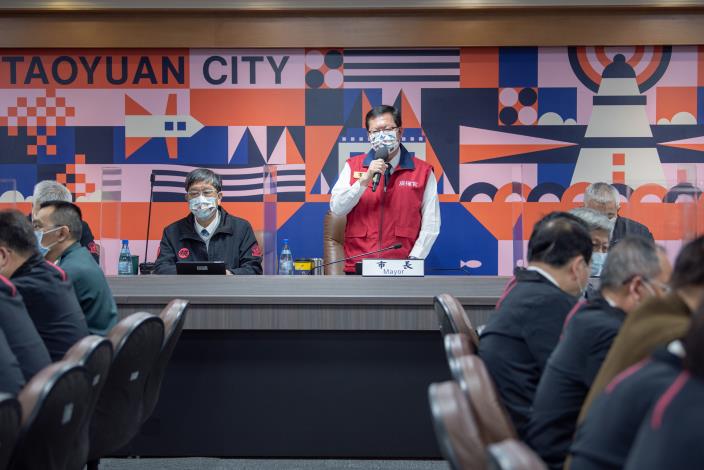 鄭市長建議第一線風險人員立刻接種第三劑疫苗，並達到百分之百覆蓋率