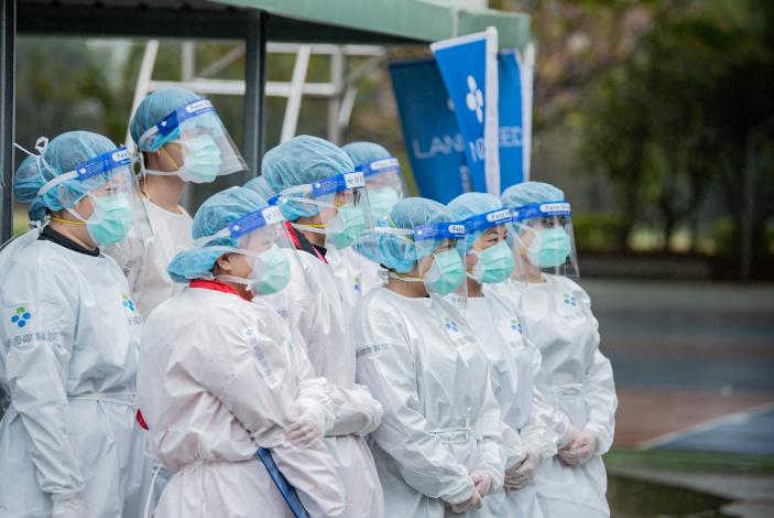 聯新國際醫院協助龍岡天幕球場社區採檢站採檢任務