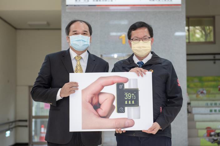 此次由14家消防器材公司及倪文豐先生共同捐贈高端救護設備