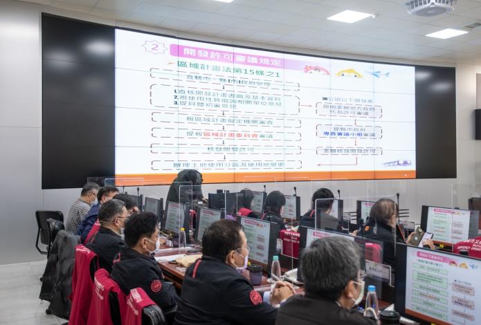 地政局於1/19市政會議進行「本市產業園區開發許可審議作業」專案報告