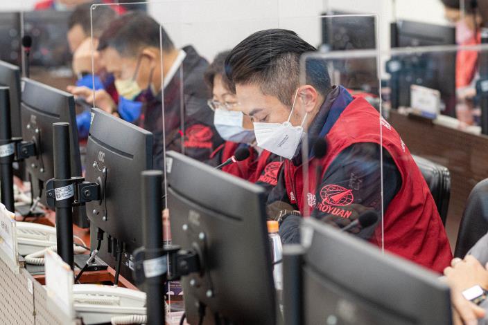 經發局長郭裕信說明中央宣布之部分休閒娛樂場所防疫規範