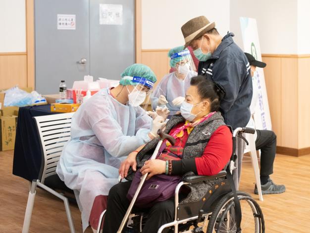 長者接種第三劑疫苗可提升防護力
