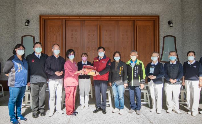 市長致贈春節禮盒，慰勞醫護人員辛勞