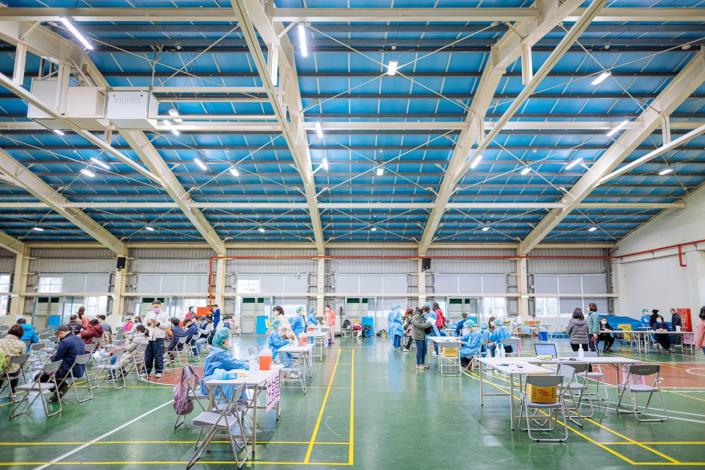 接種站空間寬敞、環境明亮