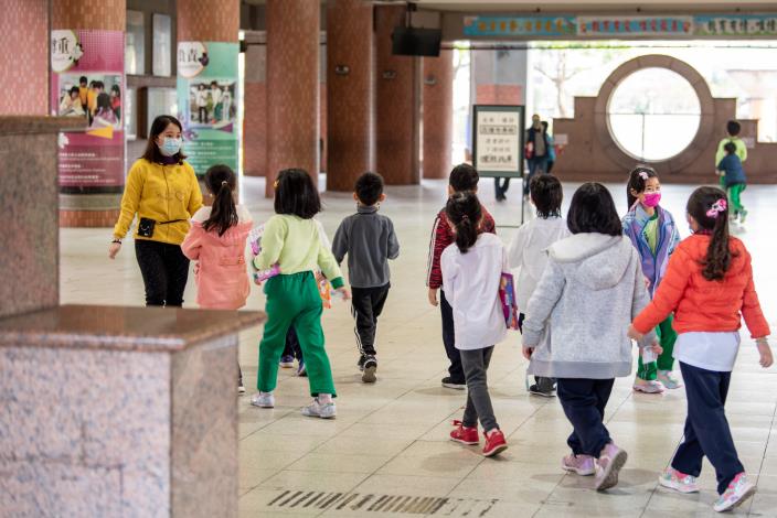 師生配合防疫規範，學校正常進行教學活動