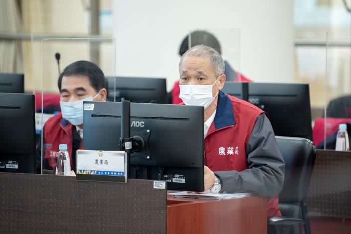農業局長郭承泉表示，長者專案疫苗接種可領取2公斤桃園好米1包