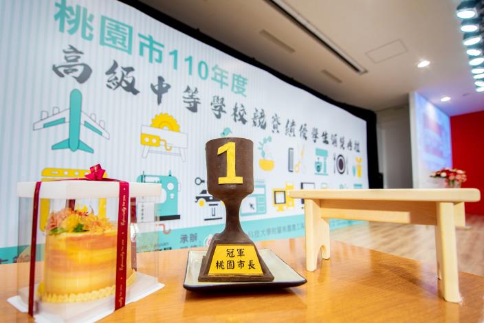 學生致贈鄭市長的精美作品