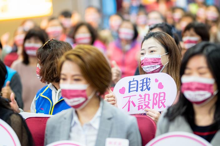 婦女團體出席活動開跑儀式