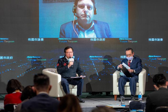 鄭市長透過視訊與iF國際論壇設計執行長Uwe Cremering對談