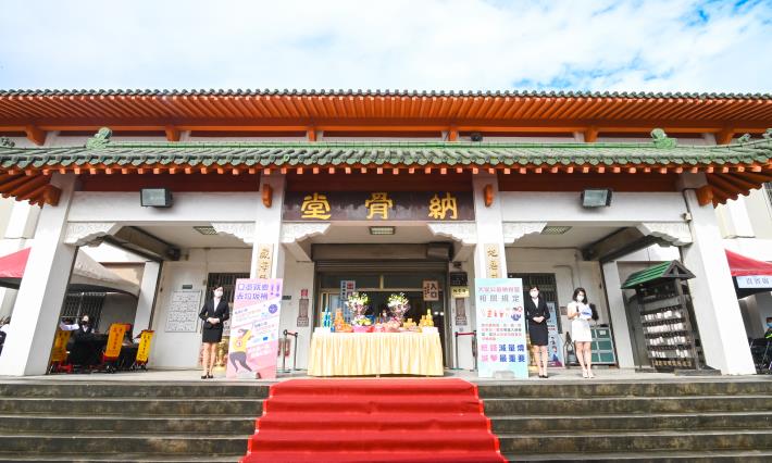 111年八德生命紀念館及大安公墓春祭大典於大安公墓納骨堂前舉行