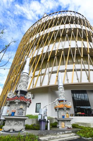 八德生命紀念館提供2萬2,789個櫃位，並設置國軍忠靈區，展現對國軍的敬崇