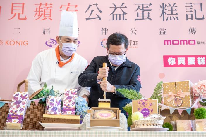 市長今日在金格長崎蛋糕上烙印母親節圖樣
