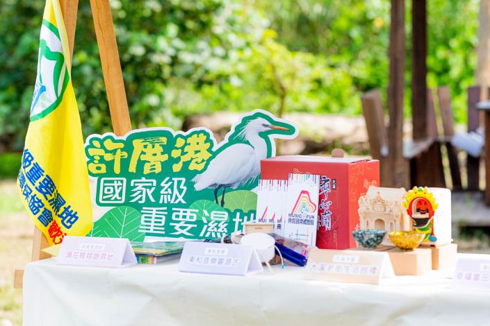 活動現場擺設旅遊簡介及特色商品