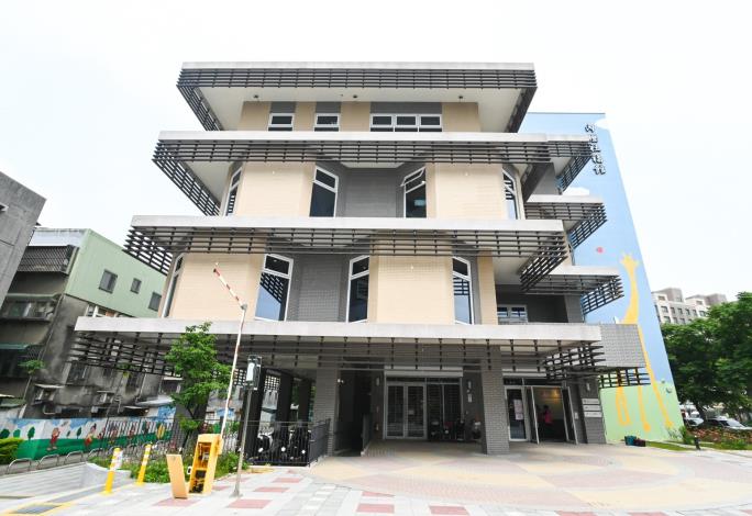 內壢社福館結合公托、親子館及安家實物銀行，提供多元社福照顧