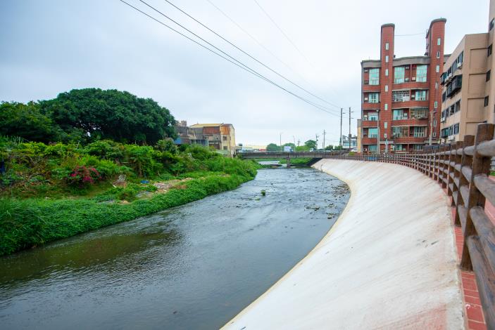 本工程改建護岸122公尺