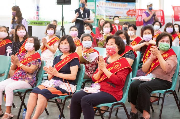 龜山區111年模範母親代表由各里辦公處及原住民族協進會推薦，共計33位