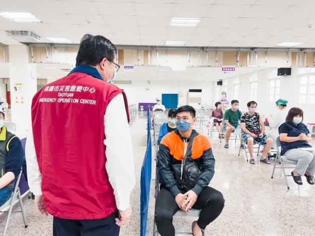 鄭市長與市民朋友寒暄