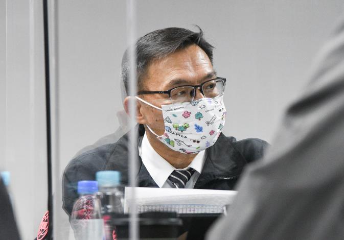教育局長說明，全市校園實施遠距教學及快篩試劑發送情況