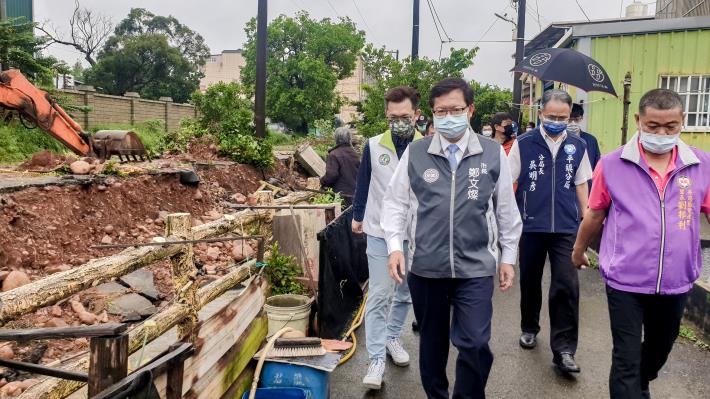 鄭市長視察平鎮道路坍方事故，市府第一時間緊急搶修，加強防汛整備應變工作