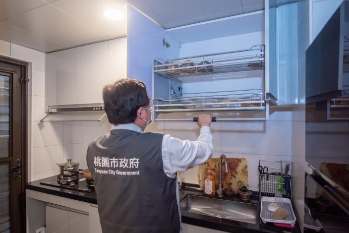 每戶均有冷氣、衣櫃、瓦斯爐、排油煙機、衛浴設備等基本家具