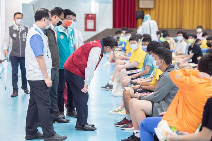 市長關心現場學生健康情況