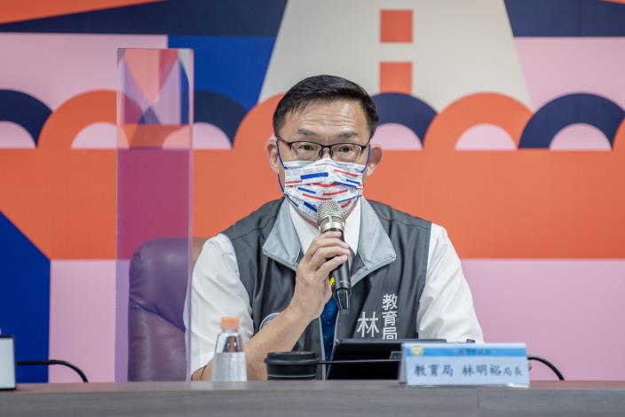 教育局長說明兒童疫苗快打站相關規劃