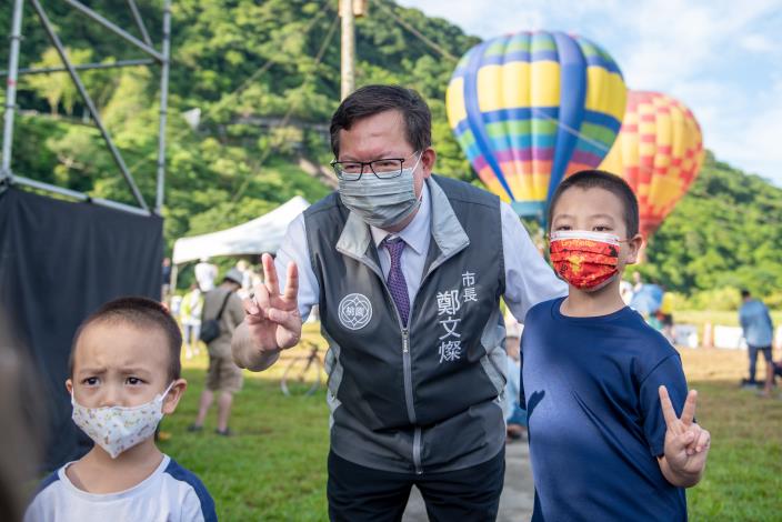 市長與小朋友合照