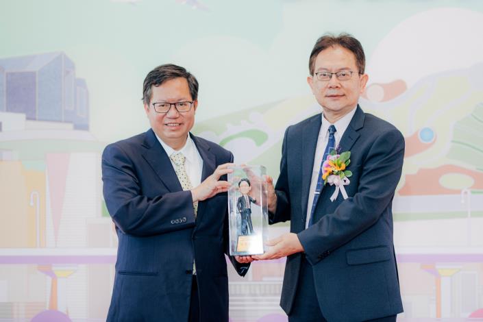 參事蔡金鐘在領導地政局期間，完成多項土地開發計畫任務，積極保障地主權益、促進城市發展