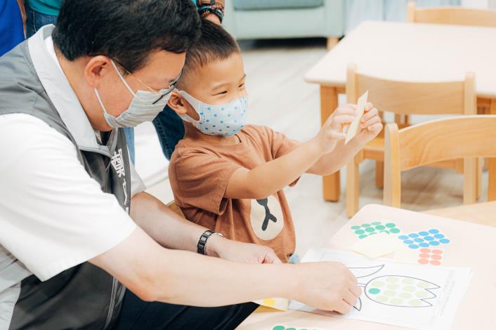 市長與幼童互動