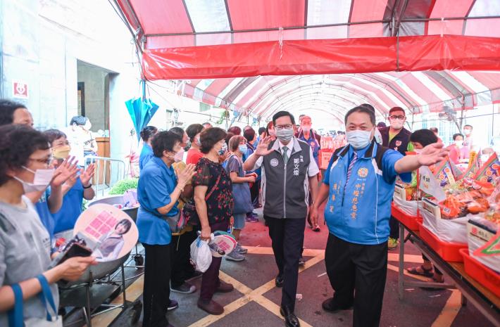 慈惠堂信眾歡迎市長蒞臨