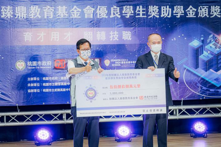 市長與謝副總經理合影