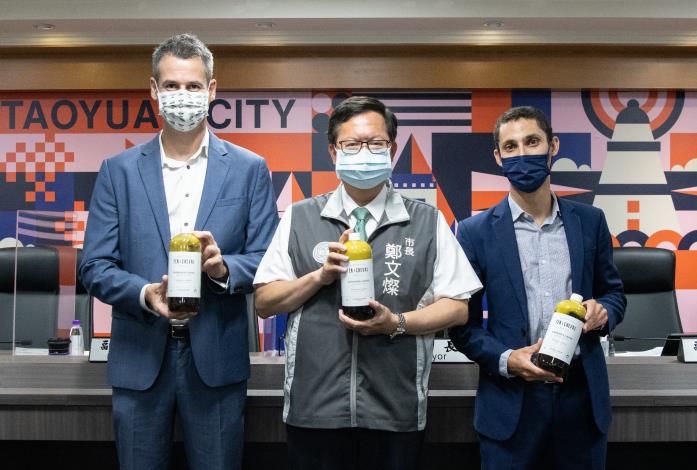 法國法拉夏南法莊園捐贈996瓶黑皂液，支持桃園防疫工作及醫護人員