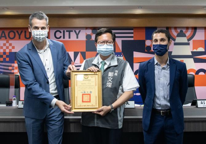 鄭市長感謝法國工商會執行長史迪芬媒合本次捐贈